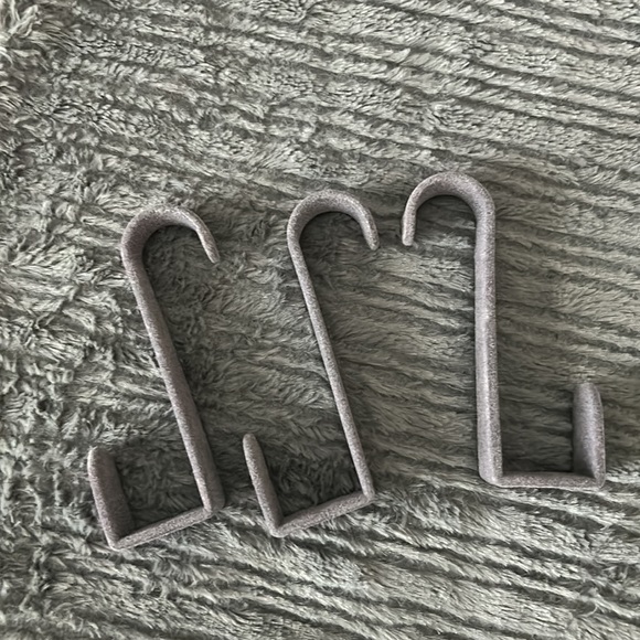 Light Grey Standard Pillowcase & Closet Hooks Bundle - Picture 2 of 7